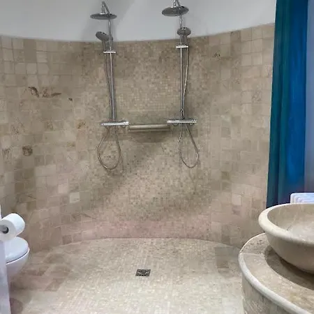 לינה וארוחת בוקר Domaine La Tour - - Jacuzzi - Sauna - Massage - 4 Saisons - Piscine Chauffee Toute L'annee - Heated Pool - 800m Centre *