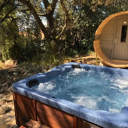 Domaine La Tour - - Jacuzzi - Sauna - Massage - 4 Saisons - Piscine Chauffee Toute L'annee - Heated Pool - 800m Centre *