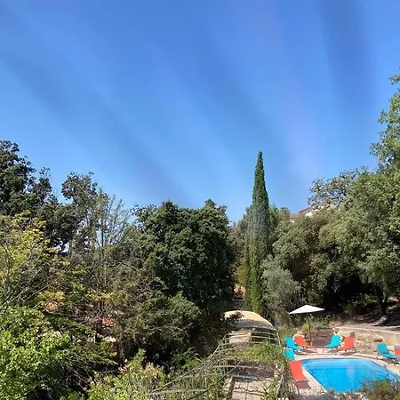 Bed & Breakfast Domaine La Tour: Retreat With Year-round Heated Pool Nyons