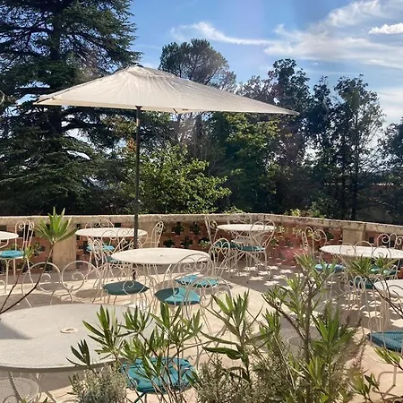 Bed & Breakfast Domaine La Tour: Retreat With Year-round Heated Pool Nyons
